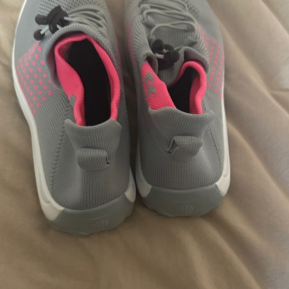 ComfortWear  Gray and Pink Women's Sneakers size 10 - Picture 5 of 8